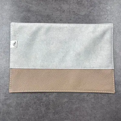 貓抓布＋牛皮底材，米白灰貓抓布配奶茶色牛皮